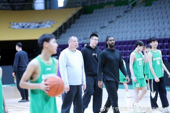 前锋如何通过专项训练提升投篮命中率_0